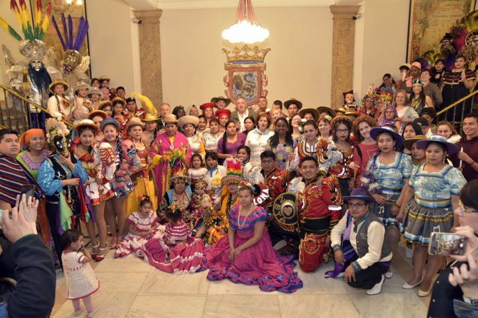 Brindis festivo en la Casa Consistorial para celebrar la diversidad cultural