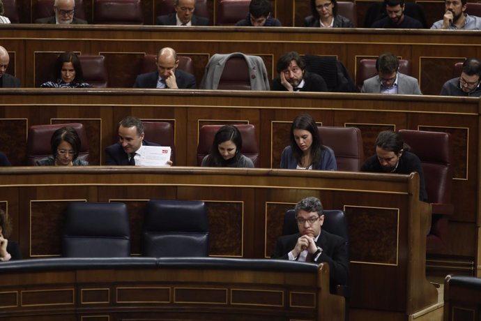El ministro de Energía, Álvaro Nadal, en la sesión de control al Gobierno