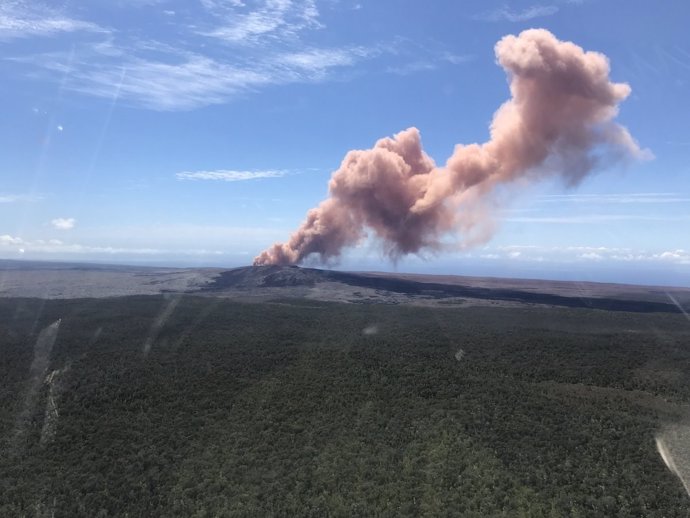 Columna de cendra del volcà Kilauea a Hawaii