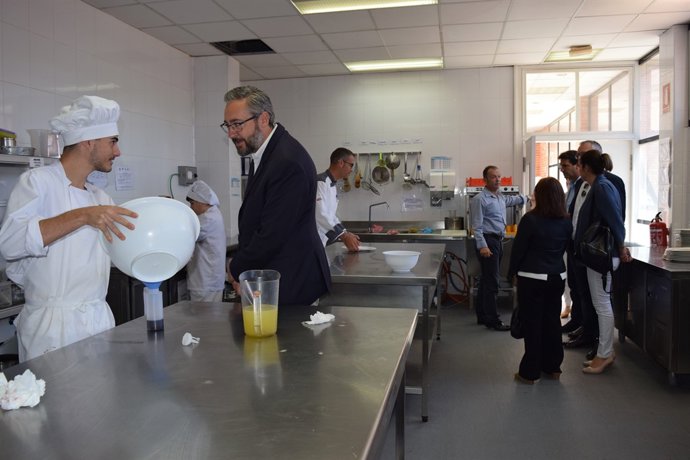 Los diputados del PP conocen el nivel formativo de la Escuela de Hostelería 