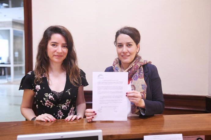 Las diputadas de Podemos Ana Terrón y Ana Marcello en el Congreso