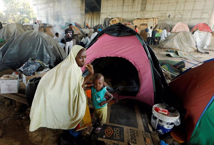 Campamento de migrantes africanos en Argel