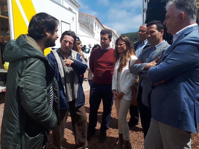 [Grupohuelva] 1 Nota Y 2 Fotos Junta (Rodaje La Trinchera Infinita)