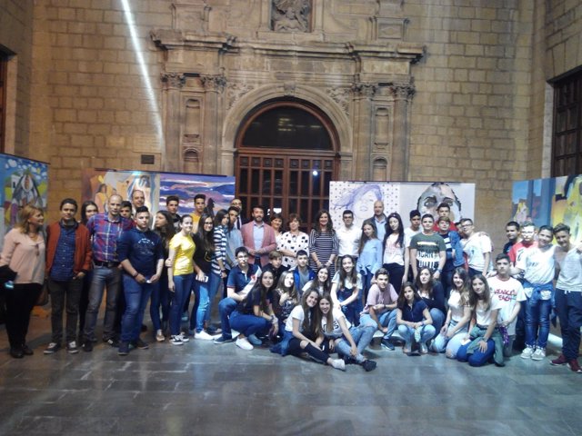 Inauguración de la exposición de estudiantes del IES Picos del Guadiana de Huesa
