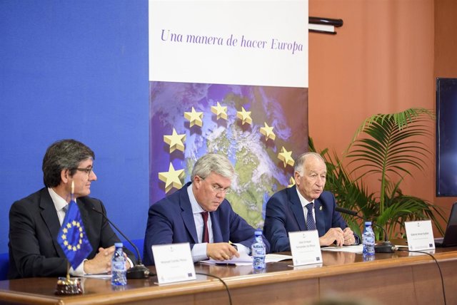 Enrique Fernández de Moya, Gabriel Amat y Manuel Cortés, inaugurando la jornada.