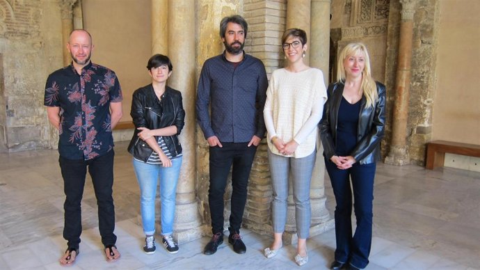 Violeta Barba y los cuatro artistas                  