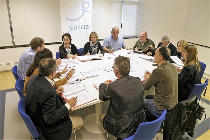 Nava Castro en la firma de los convenios de colaboración con 11 ayuntamientos
