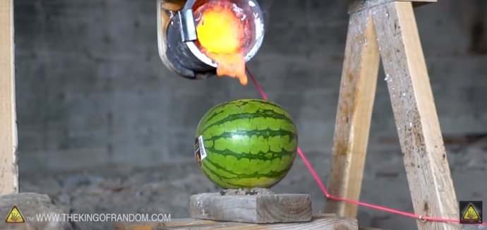 Experimento: echar sal derretida en una sandía