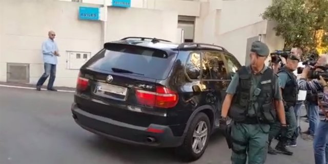 Entrada del coche de Eduardo Zaplana a su casa en Benidorm