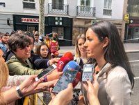 Almeida y Villacís visitan a las familias de los obreros desaparecidos tras derrumbe y felicitan a bomberos por su labor