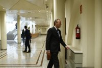 Fabra ve con "estupefacción" la detención de Zaplana y se muestra "incómodo" con la imputación de tres expresidentes 