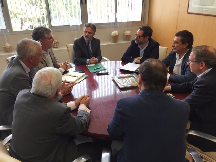 José Fiscal se reúne con el Círculo Empresarial de Turismo de Huelva.