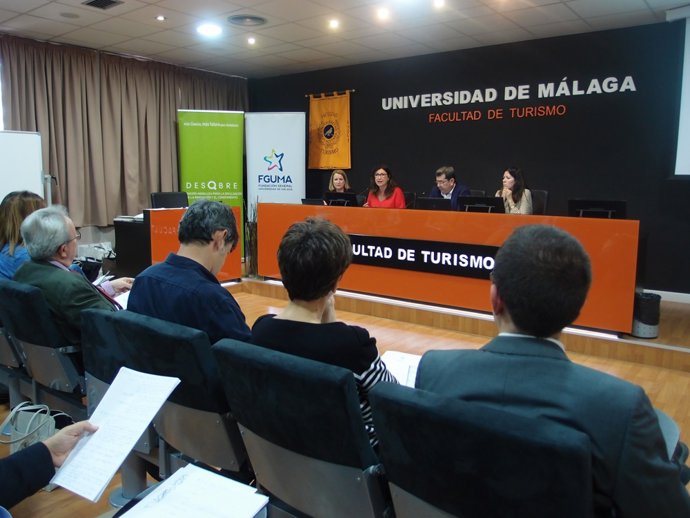 Fwd: Fundación Descubre. Np La Fundación Descubre Forma Con Un Curso A Investiga