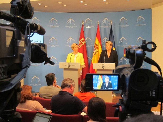 Noelia Arroyo, a la derecha, en la rueda de prensa