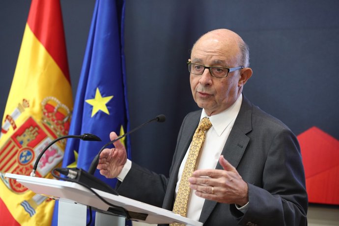 El ministre d'Hisenda, Cristóbal Montoro, intervé en una jornada