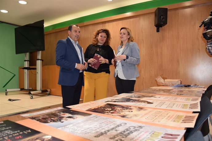 Nota Con Fotos Recreación Y Libro Ronda Romántica