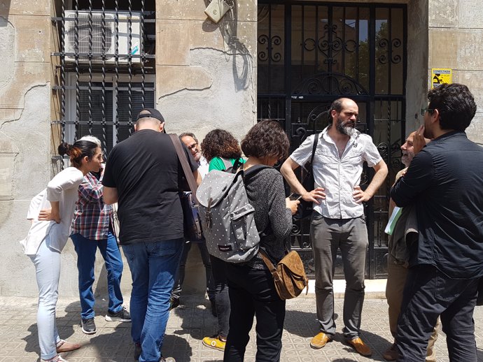 Grup promotor de la moció d'habitatge de Barcelona davant el 477 d'Aragó