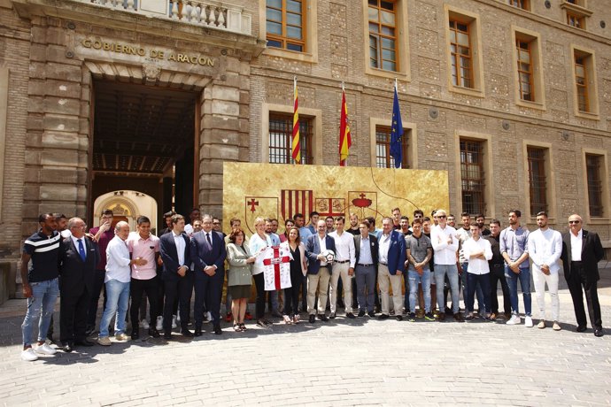 Lambán ha recibido hoy a la SD Huesca en el edificio Pignatelli