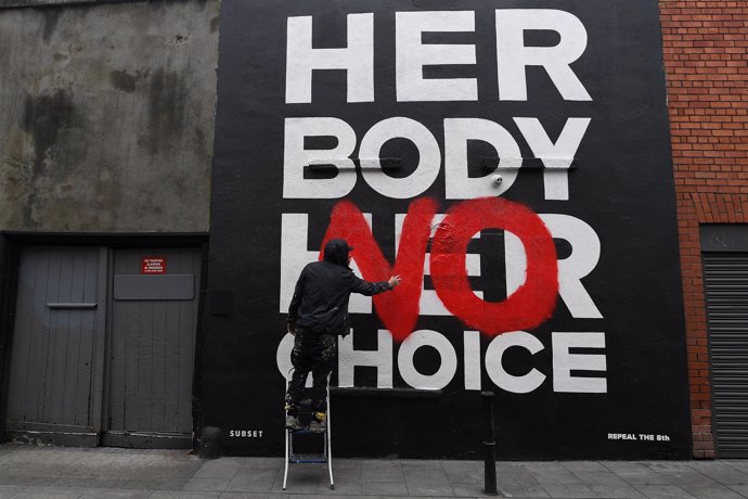 Mural por el referéndum sobre el aborto en Irlanda