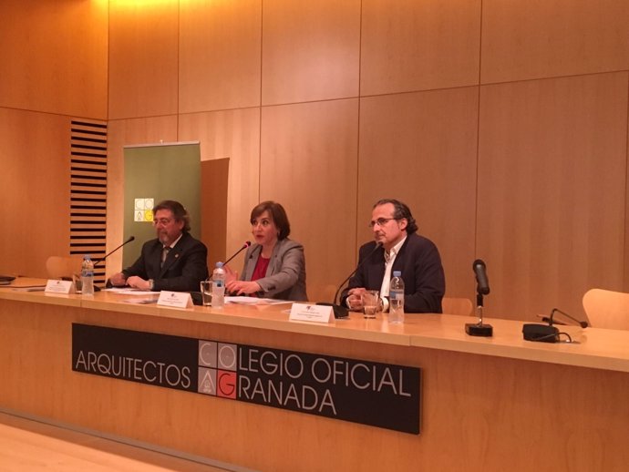 La delegada del Gobierno andaluz, Sandra García, en una jornada sobre mediación