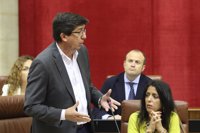 Susana Díaz apoya el pacto educativo que propone Cs, pero exige "financiación adecuada" para "no engañar"