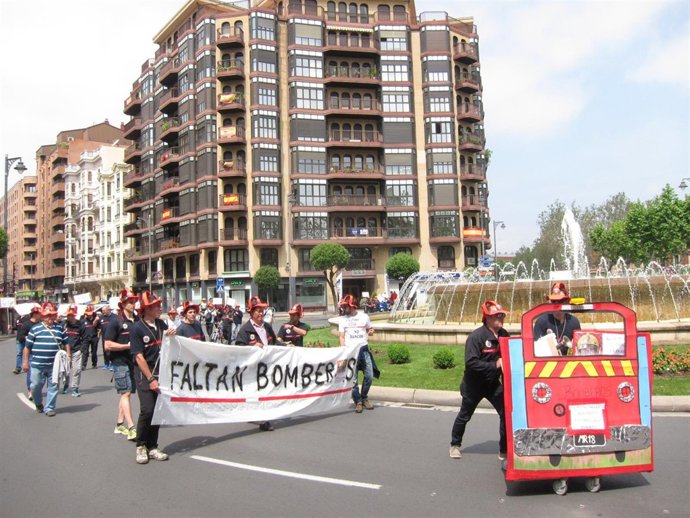 Bomberos de manifestación por Logroño                            