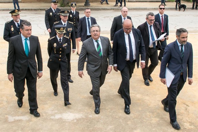 Zoido y el director general de la Policía Nacional en un acto en Sevilla