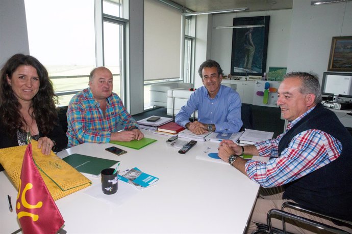 Martín se reúne con el alcalde de Villacarriedo y presidente del GAL de Valle