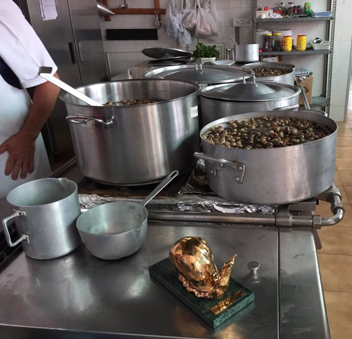 Caracoles riogordo día del caracol producto ollas cazuelas gastronomía típica ma