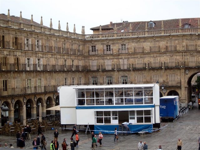  Salamanca.- Montaje Del Set De 'Los Desayunos De TVE                        