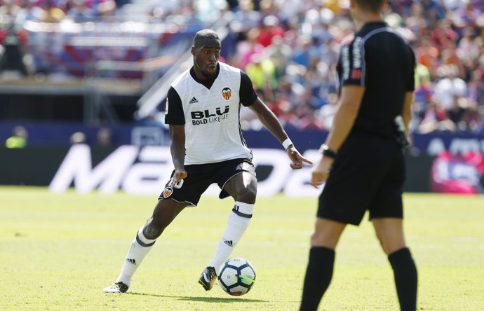 Geoffrey Kondogbia jugant amb el València CF