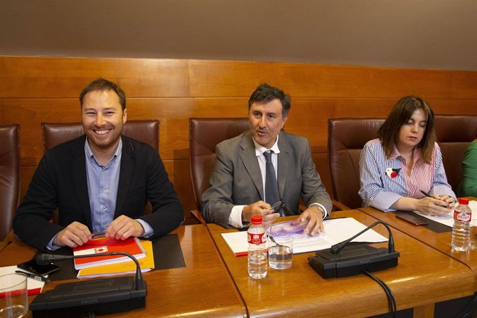 Director de Cooperación al Desarrollo y consejero de Educación 