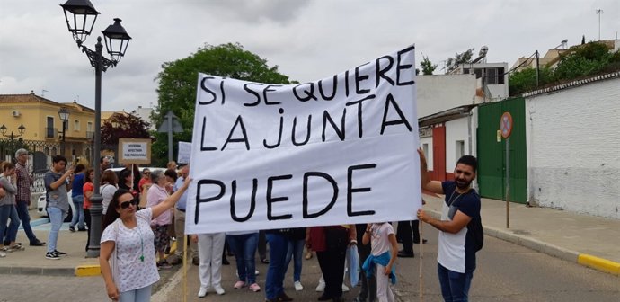 Manifestación de los inquilinos de Santiponce 