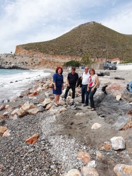 Visita del PSOE a las playas de Castell de Ferro