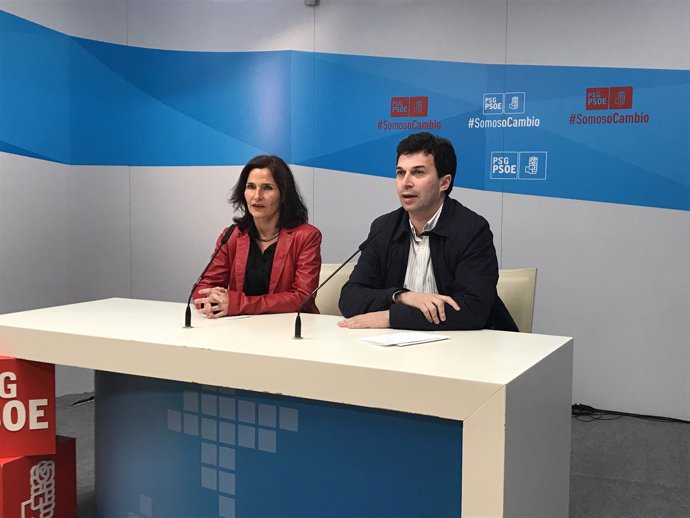 La diputada del PSOE Luz Martínez Seijo y Gonzalo Caballero