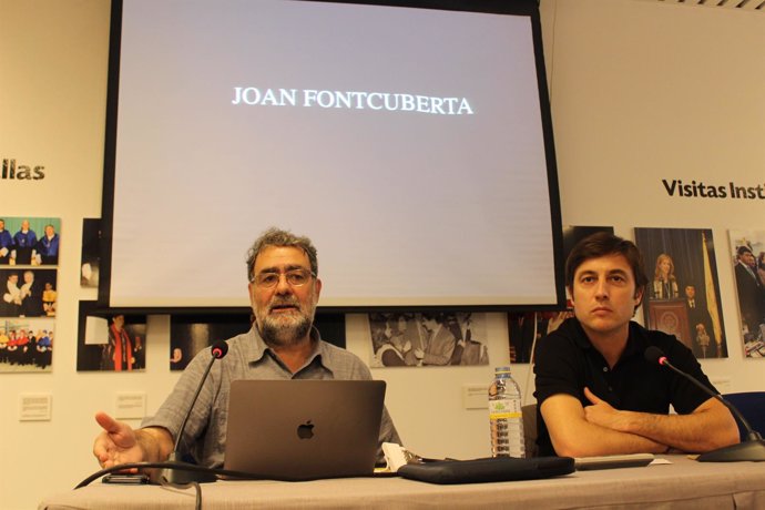 Joan Fontcuberta durante su conferencia