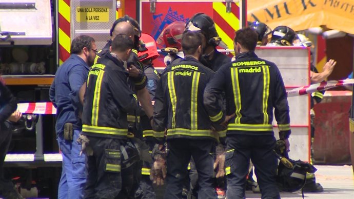 Imágenes caída de parte de un edificio en obras en el distrito de Chamberí