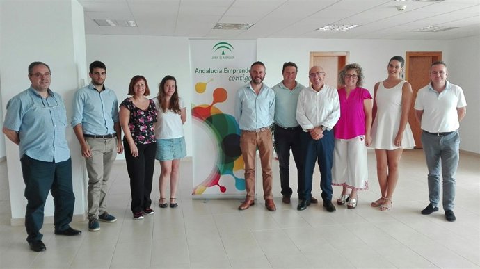 Tortosa junto a emprendedores que se han incorporado al CADE del puerto