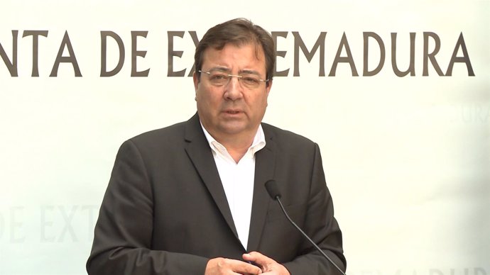 Guillermo Fernández Vara tras la reunión del Consejo de Gobierno
