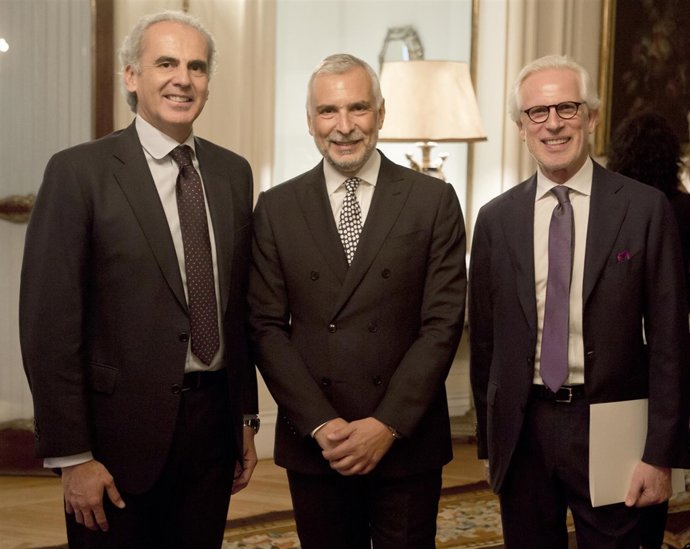 Consejero de Sanidad,el embajador de Italia y el presidente de Fundación CurArte