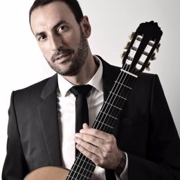 El guitarrista Luis Mariano