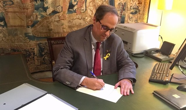 El presidente Quim Torra firma el decreto para nombrar Consell Executiu