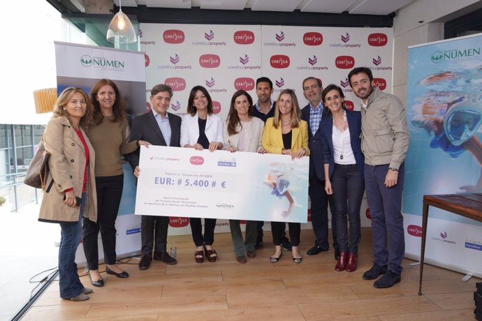 Entrega cheque Carrefour a Fundación Numen