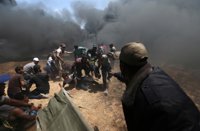 Heridos cerca de cien palestinos a causa de la represión de Israel de una nueva jornada de protestas en Gaza