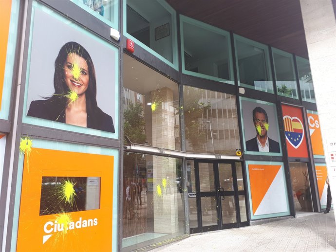 Pintades a la seu de Cs a Barcelona 