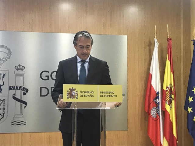 El ministro de Fomento, Iñigo de la Serna, en la Delegación del Gobierno