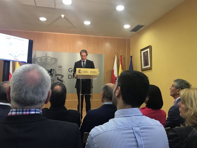 De la Serna presenta el anteproyecto en la Delegación del Gobierno