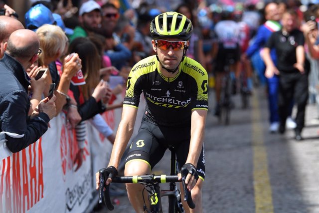 El ciclista español Mikel Nieve, en su llegada a Cervinia.