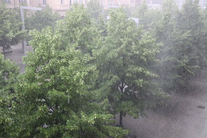 Lluvias este sábado en la capital aragonesa.