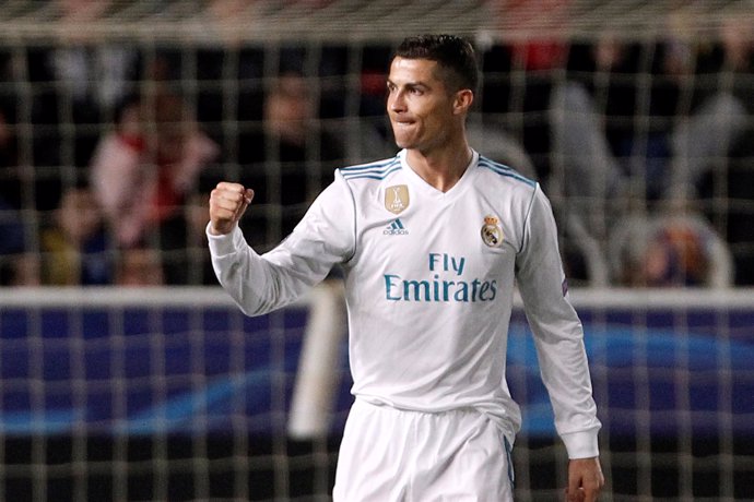Cristiano Ronaldo celebra sus 100 goles en Europa con el Real Madrid